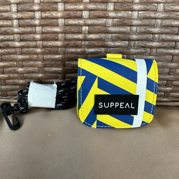 Air Pod Case - Picture 1 of 3